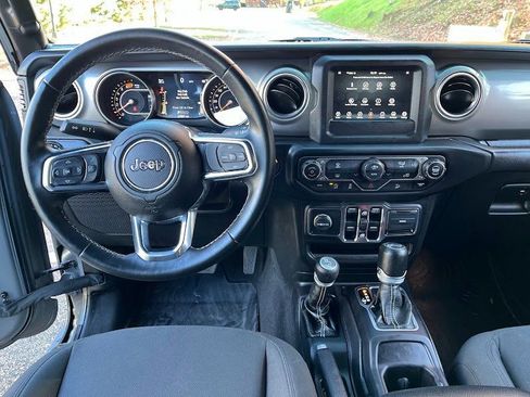 Used 2018 Jeep Wrangler Unlimited Sahara image 23