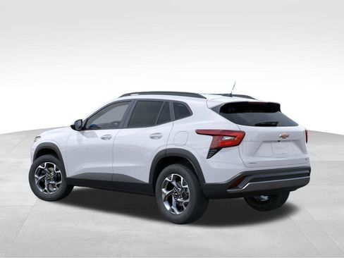 New 2026 Chevrolet Trax LT w/ LT Convenience Package FWD image 3