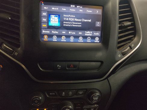 Used 2020 Jeep Cherokee Latitude Plus FWD image 25