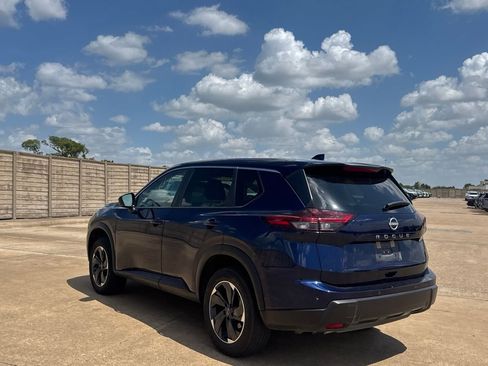Used 2025 Nissan Rogue SV FWD image 16