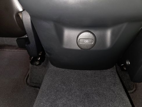 Used 2025 Volvo XC60 B5 Plus image 37