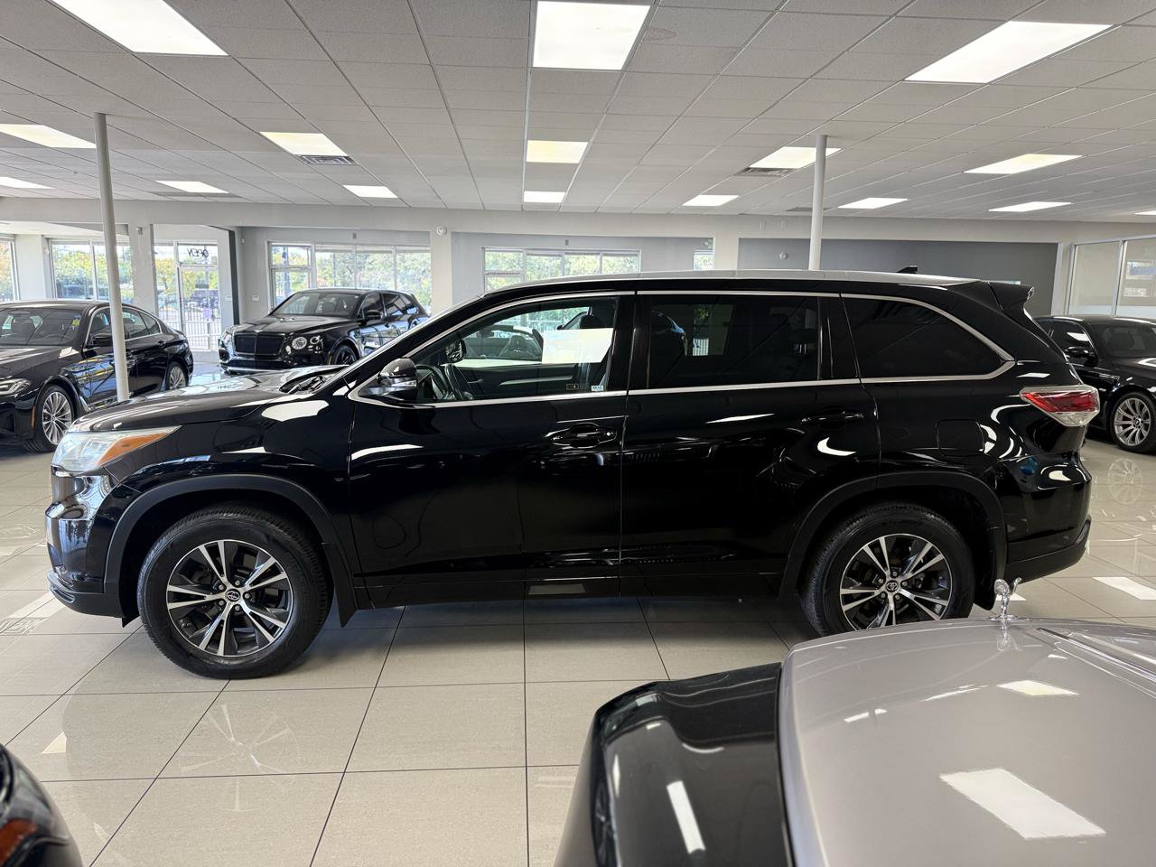 Used 2016 Toyota Highlander XLE AWD/4WD image 6