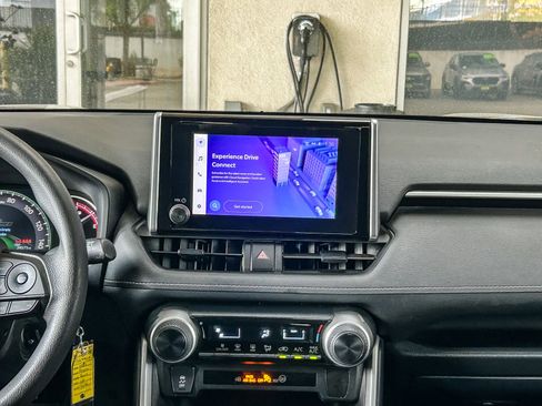 Used 2023 Toyota RAV4 LE FWD image 13