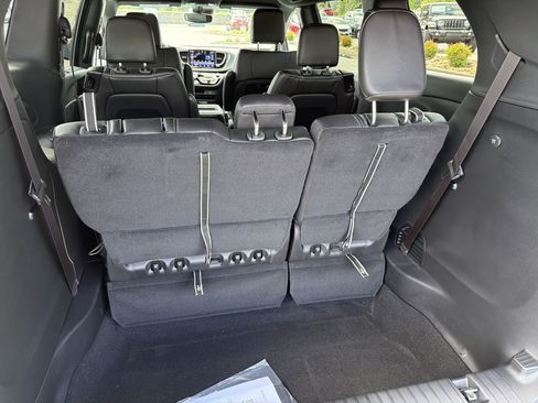 New 2027 Chrysler Pacifica Select FWD image 21