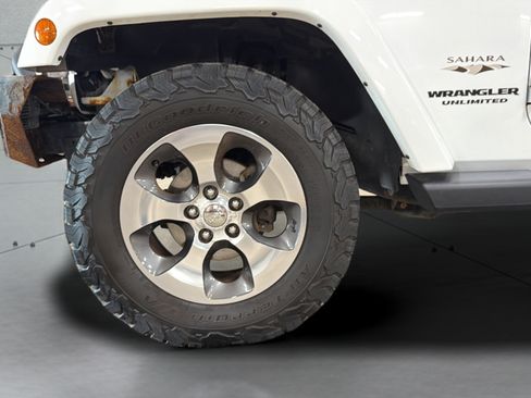Used 2017 Jeep Wrangler Unlimited Sahara w/ Connectivity Group AWD/4WD image 27