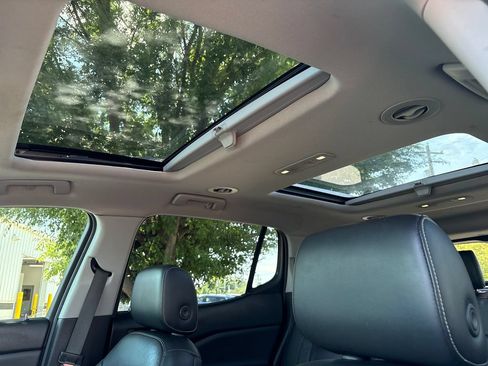 Used 2018 GMC Acadia SLT FWD image 16