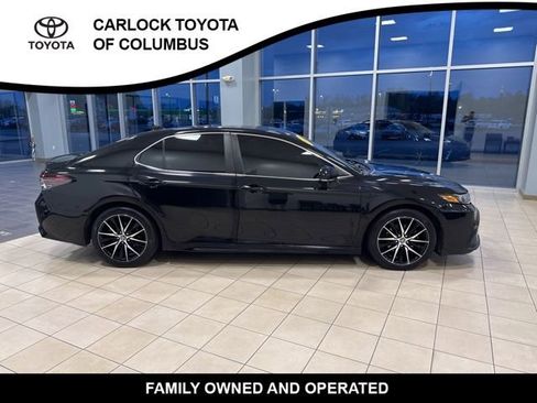 Used 2022 Toyota Camry SE image 6