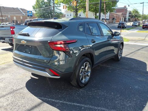 Used 2026 Chevrolet Trax LT w/ LT Convenience Package FWD image 5