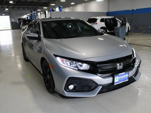 Used 2018 Honda Civic Sport image 4