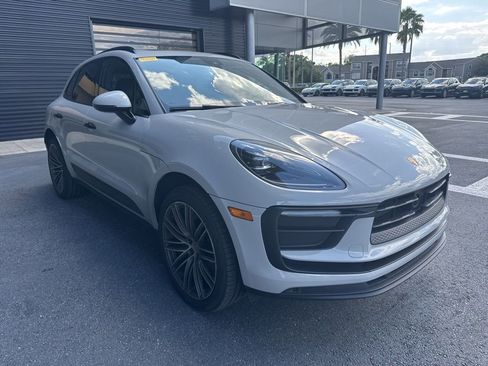 Certified 2023 Porsche Macan AWD/4WD image 4