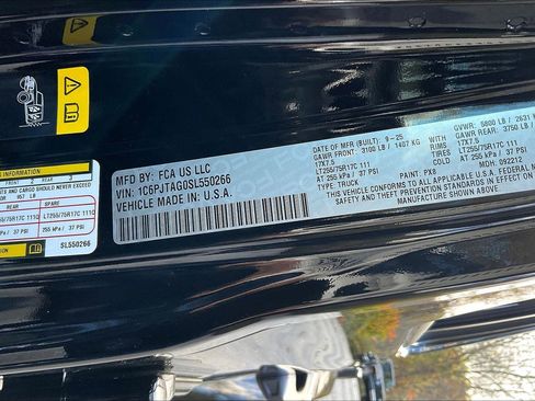 New 2025 Jeep Gladiator High Tide image 13