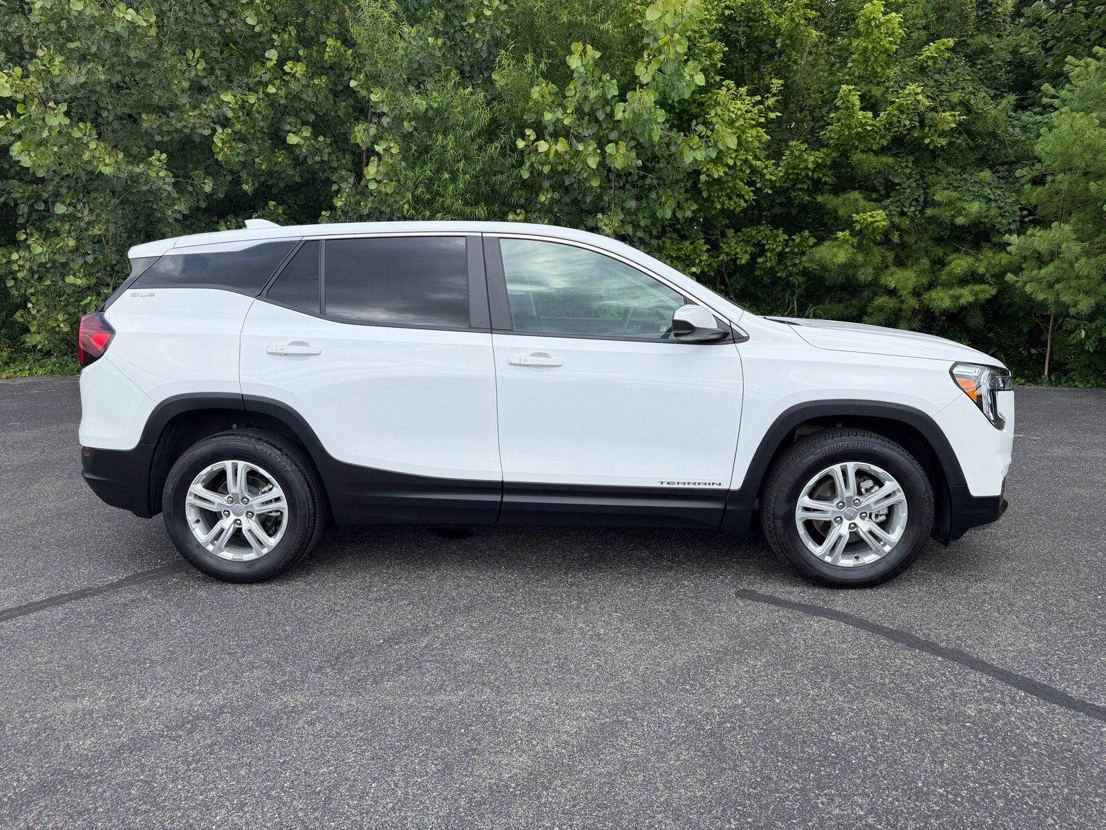 Used 2024 GMC Terrain SLE AWD/4WD image 19