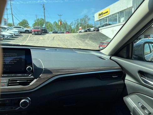 Used 2025 Nissan Altima 2.5 SV image 35