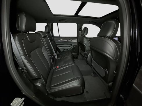 New 2025 Jeep Grand Cherokee Limited w/ Luxury Tech Group II AWD/4WD image 31