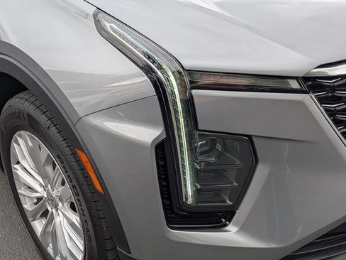 Used 2024 Cadillac XT4 Luxury w/ Cold Weather Package AWD/4WD image 10