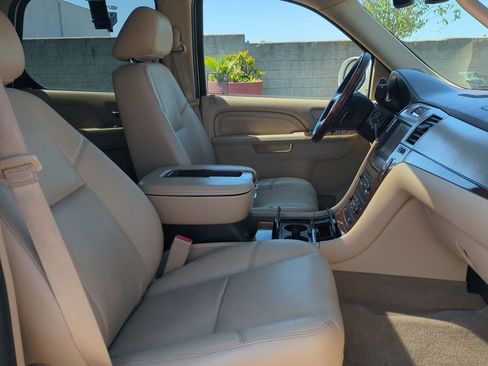 Used 2014 Cadillac Escalade Premium AWD/4WD image 27