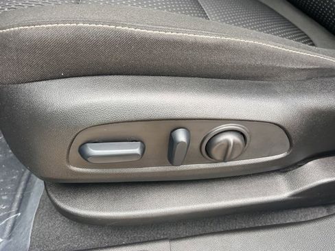 Used 2023 GMC Acadia SLE w/ Driver Convenience Package image 17