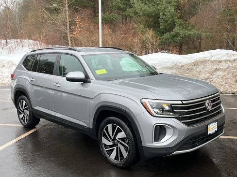 Used 2025 Volkswagen Atlas SE image 7