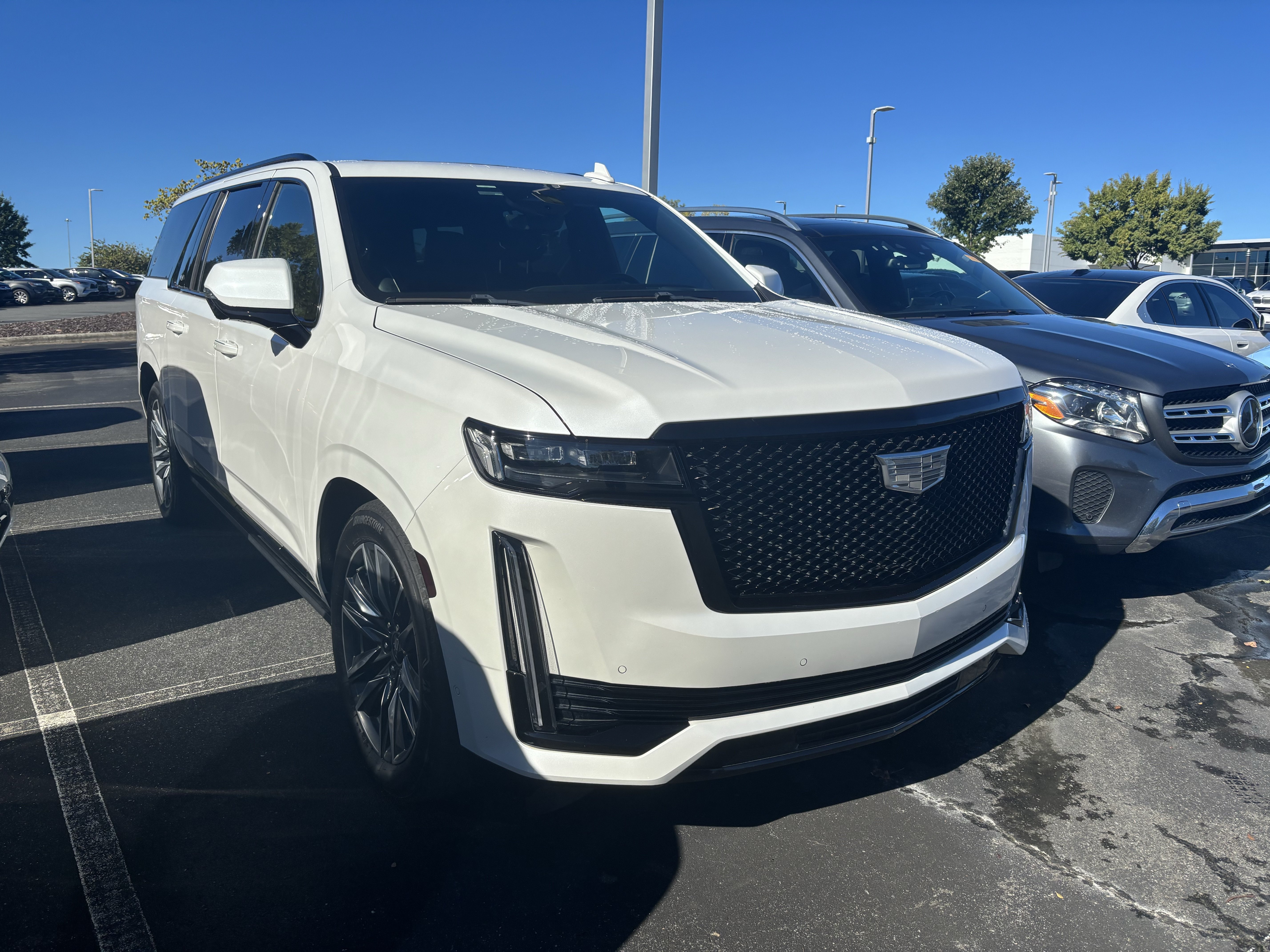 Used 2022 Cadillac Escalade ESV Sport w/ Touring Package RWD image 1