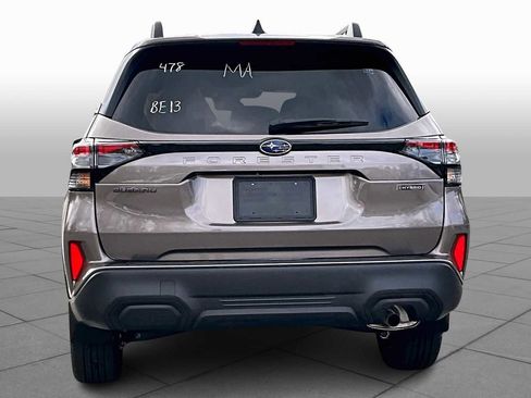 Used 2025 Subaru Forester Premium AWD/4WD image 4