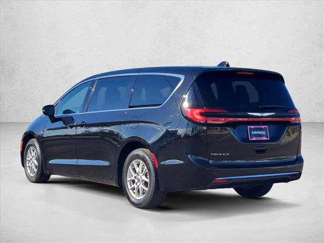 Used 2025 Chrysler Pacifica Select FWD image 8
