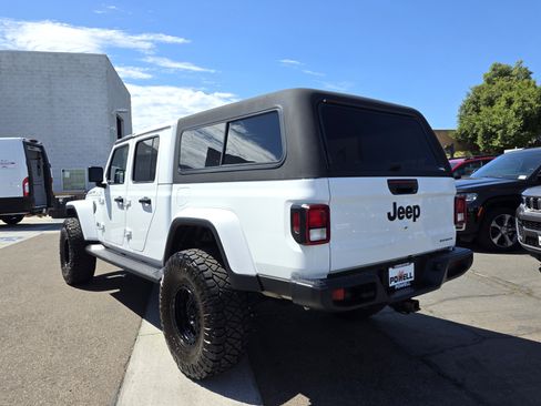 Certified 2025 Jeep Gladiator Sport AWD/4WD image 3