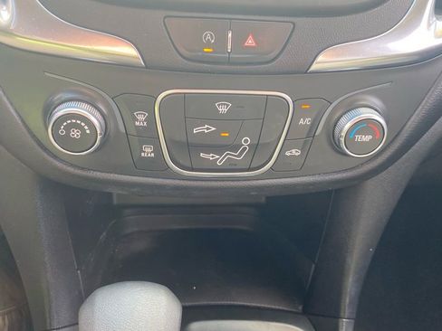 Used 2022 Chevrolet Equinox LT image 24