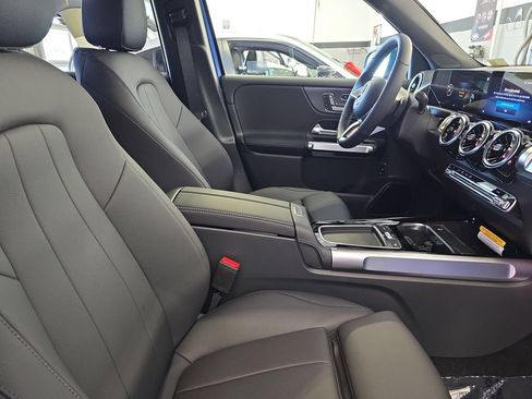 Used 2026 Mercedes-Benz GLB 250 image 11