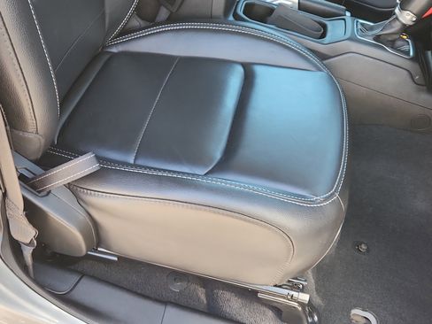 Used 2021 Jeep Gladiator Overland w/ Popular Equipment Package AWD/4WD image 14