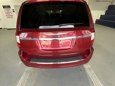 Used 2012 Chrysler Town & Country Touring-L w/ Entertainment Group #2 image 5