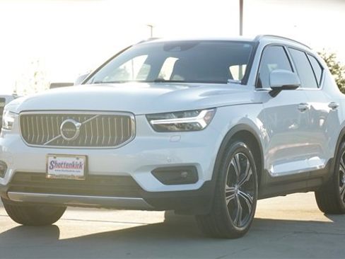 Used 2021 Volvo XC40 T5 Inscription w/ Advanced Package image 3