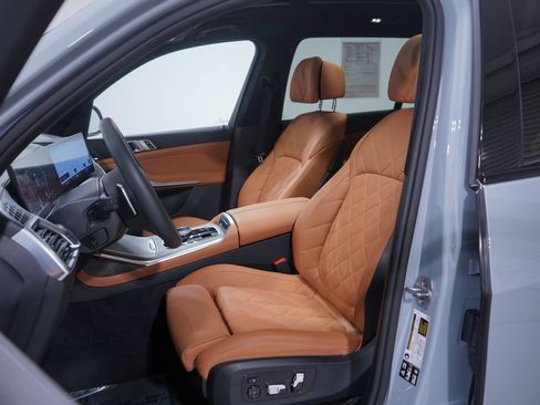 Used 2025 BMW X7 xDrive40i w/ M Sport Package image 7