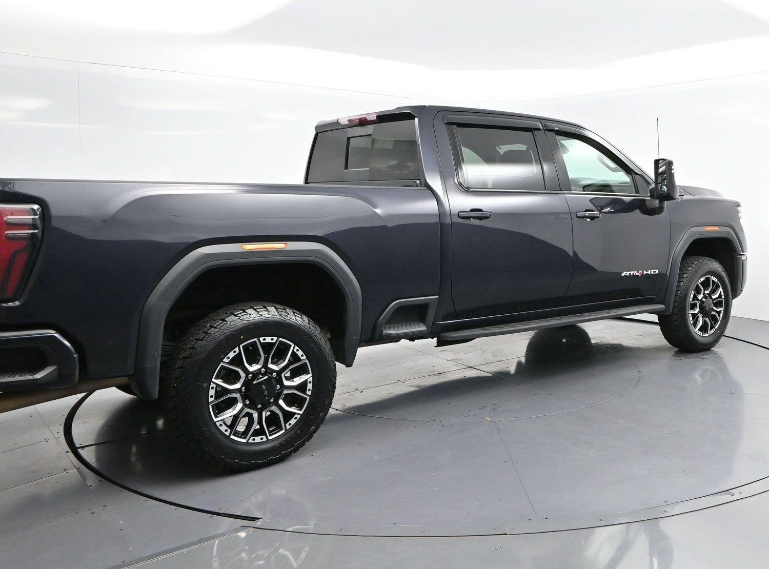 Used 2024 GMC Sierra 2500 AT4 w/ AT4 Premium Plus Package AWD/4WD image 7