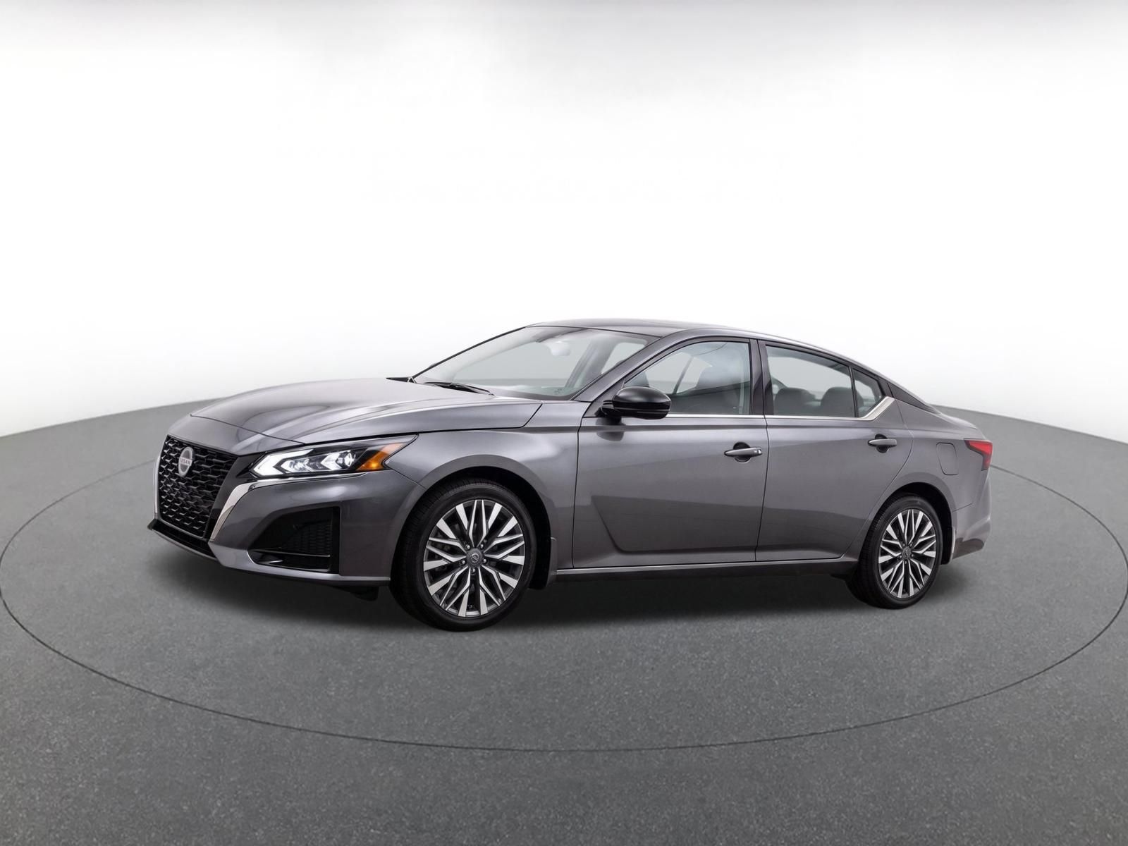 Used 2025 Nissan Altima 2.5 SV FWD image 3