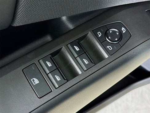 Used 2025 BMW X3 xDrive30i w/ Convenience Package image 17