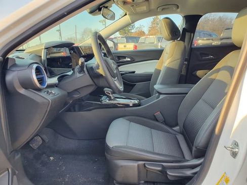 Used 2024 Chevrolet Trax LT w/ Driver Confidence Package image 20