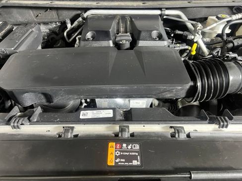 Used 2023 Chevrolet Colorado Trail Boss AWD/4WD image 18