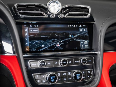 Used 2025 Bentley Bentayga Extended Wheelbase image 44