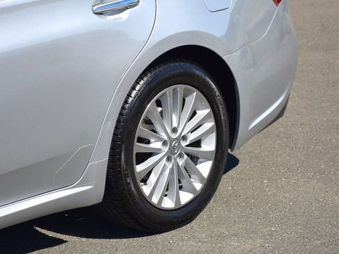 Used 2014 Toyota Avalon Limited w/ Technology Package FWD image 18