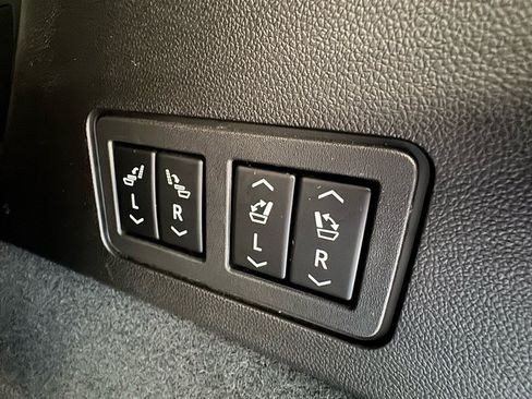 Used 2022 Cadillac XT6 Premium Luxury AWD/4WD image 26