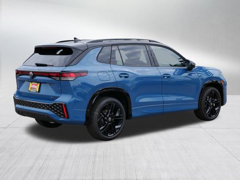 New 2025 Volkswagen Tiguan SE R-Line image 3