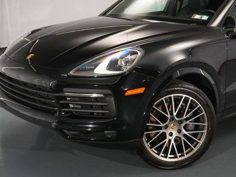 Used 2023 Porsche Cayenne Platinum Edition image 3