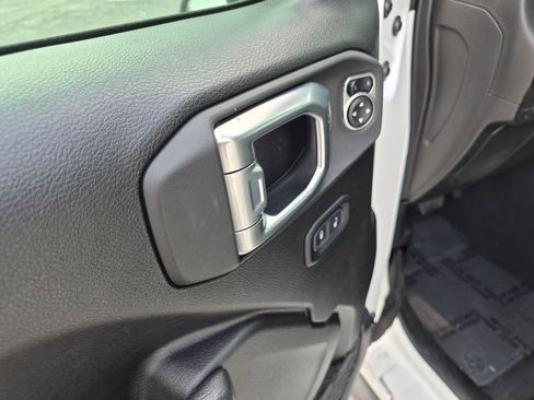 Used 2025 Jeep Gladiator Sport AWD/4WD image 12