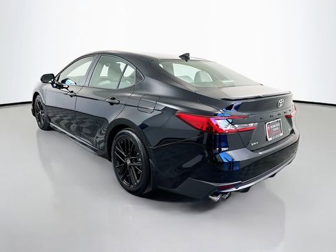 Used 2025 Toyota Camry SE image 7