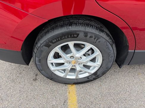 Used 2024 Chevrolet Equinox LT w/ LPO, Floor Liner Package FWD image 17