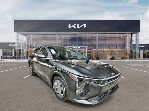 New 2025 Kia K4 LX image 2