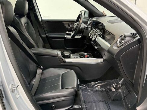 Used 2022 Mercedes-Benz GLB 250 4MATIC image 29
