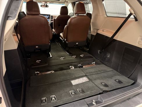 Used 2017 Toyota Sienna Limited Premium w/ Advanced Technology Package FWD image 38