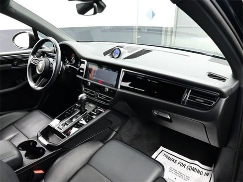Used 2023 Porsche Macan image 17