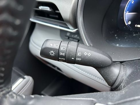 Used 2024 Toyota Highlander Limited FWD image 23